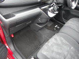 ★中古車の特権!フロアマット付いてます!新車のときは別売り!当店はもちろん車輌本体価格に含まれておりますのでご安心を!★