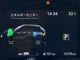 メーターパネル、左側デジタル部分で安全装備の設定や車両設定など確認出来ます。