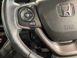 ステアリングにオーディオ操作スイッチが付いています。オーディオ画面に直接タッチしなくても操作が出来ますので、運転に集中できます。
