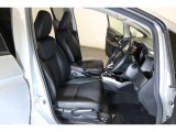 すわり心地の良い運転席・助手席です。長時間のドライブの疲れ軽減に貢献します。どうぞ快適なドライブを♪