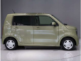 スマートキーのお車です。乗り降り時のドアロックやエンジンの始動が、鍵を取り出さないで楽にできます!荷物が多いときにも助かります!