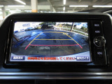 バックカメラの画像です。ガイドラインがスムースな車庫入れをサポートいたします。車庫入れの安心感がアップしますね。