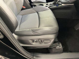 パワーシート搭載。微妙な調整が手軽にでき、ピッタリなポジションで運転することが可能です。