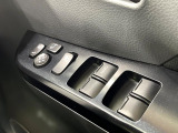 【電動格納ミラー】サイドミラーは電動格納式となっており、狭い駐車場でもキズがつくリスクを抑えられます。