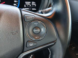 【アダプティブクルーズコントロール】ステアリングのACCスイッチを操作すると、ステレオカメラで先行車との距離を測定。加速・減速・停止まで自動追従!高速道路や渋滞時走行の運転操作の負担を軽減します。