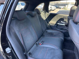 メルセデス・ベンツの定める厳しい基準をクリアしたお車のみをご案内させて頂きます。納車前整備はメーカー規定に基づき当店3Fの指定工場で入念に行なわれます。熟練のメカニックがお客様のお車を整備致します。