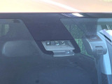 【トヨタセーフティセンス】走行中に前方の車両等を認識し、衝突しそうな時は警報とブレーキで衝突回避と被害軽減をアシスト。より安全にドライブをお楽しみいただけます。