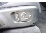 細やかなシートポジションが調整可能な電動シートを採用しております!