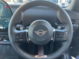 丸を基調としたMINIらしい運転席デザイン