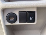 運転席あたたかシートヒーター付です☆冬場はヒーターの為のエンジン始動を抑えられるので低燃費につながります☆