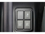 【EVモード】 電気モーターのみを使って走行するモードです。深夜の住宅街、屋内駐車場でエンジン騒音や排気ガスを気にすることなく走行できます。