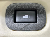 【パワーバックドア】スマートキーや運転席のボタンを押すだけでリアゲートが自動で開閉します!荷物を持っている時や、高い位置にあるバックドアを閉める際に便利な機能です♪