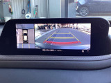 【マツダコネクト】  オーディオ操作、車両装備、ナビ案内など、統合的にモニターできる見やすいサイズのディスプレイです。