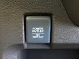 アクセサリーソケットを装備。車内アクセサリーの電源として便利です。