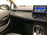 運転席周りのレイアウトをご覧ください。ナビゲーションが綺麗に装着されすっきり収まってますね!