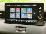 ナビや電話、FMなどの項目がアイコンで並び、使いたい機能を画面から選びやすい構成です。よく使うメニューへ迷わずアクセスでき、日常の操作をスムーズに行えます。