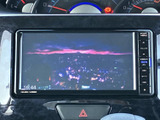 画面にテレビ映像を表示でき、停車中の待ち時間などに視聴を楽しめます。画面操作から切り替えられるため、休憩時のひとときにも活用しやすい装備です。