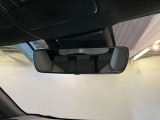 バックミラーは自動防眩仕様です
