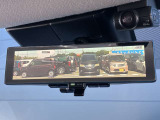 【インテリジェントルームミラー】はリアカメラが車両後方を映し出すので、いつでもクリアな後方視界を確保!夜間や悪天候の運転でも安心です♪