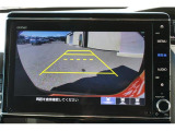 バックモニター付ですので、車庫入れも駐車もラクラクです。