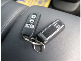 お車のご納車は待ち遠しいもの。1日でも早くご納車が出来るよう、整備拠点と販売店を結ぶ輸送ラインを確立しております。