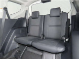 便利な5:5分割可倒式シートです。収納と乗車人数のバランスに優れています♪荷物の大きさに応じたラゲージスペースをフレキシブルに作り出せるので、シーンに応じた使い方ができます♪