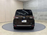 リヤ、後ろから見るとまた車の印象が変わってきますね☆☆