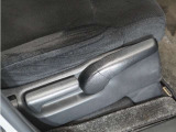 ◆シートハイトアジャスター◆運転席を上下に高さ調節ができます!運転ポジションを体格に合わせてシート調整できます。
