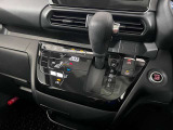 オートエアコンで快適な車内温度を演出してくれます!