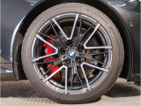 【BMWアロイホイル】軽量かつ強度に拘ったアロイホイル。走行性能ポテンシャルを引き出す設計。車の足元を引き締めてくれる大きなポイントはアロイホイルです。