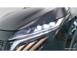 夜間走行の様々な局面に向けて、LEDヘッドランプで視認性をしっかり確保☆ハロゲンヘッドランプのおおよそ2倍の光量で、広範囲に明るくドライバーをサポートしてくれます。