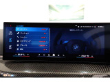クルマの頭脳ともいえる、管理システム、iDrive。ナビだけではなく、オーディオ操作や車両情報の表示などをコントロールできます。便利さと安全性の向上にも繋がっています。