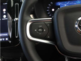 前方車を自動追従するアダプティブクルーズコントロールに加え、ステアリング操舵も行う進化型クルーズ『パイロットアシスト』を搭載。車体を車線内へと適正に維持しつつ先行車を忠実に追従します。