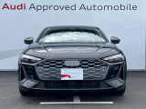 シングルフレームグリルはAudiの象徴的なデザイン要素であり、一目でAudiとわかるスタイル、大きくて迫力のある形状が車のスポーティな印象を強調しており、魅力的なデザインとなっています。