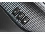 運転席シートポジションメモリー機能:リフター、チルト、リクライニングの各ポジションを自動的に再現できます