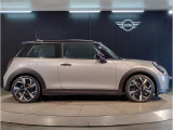 ☆MINIの車の始まりは大人四人がギリギリ乗れるコンパクトな車です!!今となっては3ナンバーですが、もともとは5ナンバーの車でした!!