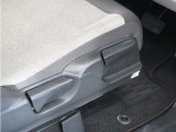 ◆シートハイトアジャスター◆運転席を上下に高さ調節ができます!運転ポジションを体格に合わせてシート調整できます。