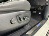 パワーシート搭載。微妙な調整が手軽にでき、ピッタリのポジションで運転することが可能です。