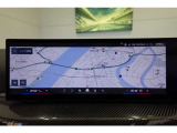 クルマの頭脳ともいえる、管理システム、iDrive。ナビだけではなく、オーディオ操作や車両情報の表示などをコントロールできます。便利さと安全性の向上にも繋がっています。