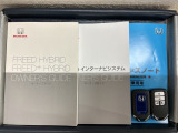スマートキーは鍵をバッグに入れたままでもドアロックの開閉やエンジンのON・OFFができます。夜間や雨の日も鍵を探さなくて良いので便利です。