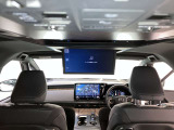 リヤシートエンターテインメントシステムオプション付きのお車です。後席の方も快適にドライブを楽しんでいただけます。