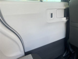 軽・車検の看板と電光掲示板が目印です!届出済 未使用車をお探しの方はこちらの看板を目印にお越しください。※似たような看板のお店がございますのでお間違えのないようご注意ください。