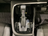 「e:HEV」は、モーター走行を中心にしながら電気エネルギーやエンジン動力を効率よく使い分けることができる賢いハイブリッドシステムです。