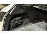 自動車保険に関しても、メルセデス・ベンツ専用のプログラムをご用意しております。飛び石や落下物などでのフロントガラスの修理が必要となった場合、最大で9万円分の補償を致します。