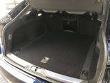 便利なキックセンサー付き電動トランク。広さも十分です