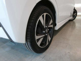 リヤタイヤの溝も十分に残っております。タイヤサイズは165/55R15となっております。