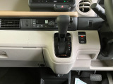車輛入庫時には、お客様より詳しくお話をお伺いさせて頂き、プロの査定士3名が「修復歴の有無」「不具合箇所の確認」等のチェックを行っておりますので、より安心してお乗り頂けます♪