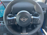 丸を基調としたMINIらしい運転席デザイン