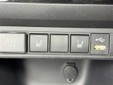 【シートヒーター】体調に合わせて細かく車内環境を調整できちゃいます。天候や、体調に左右されずに快適に1日をスタート出来ますね。