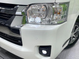 【LEDヘッドライト】悪天候や夜間走行時も良好な視界を確保し安心して運転できる高輝度LEDヘッドライトを装備!点灯速度が早く、消費電力も抑えられています。